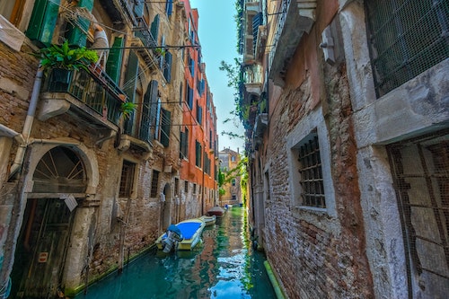 How To Keep Your Health Insurance Costs Low In Italy